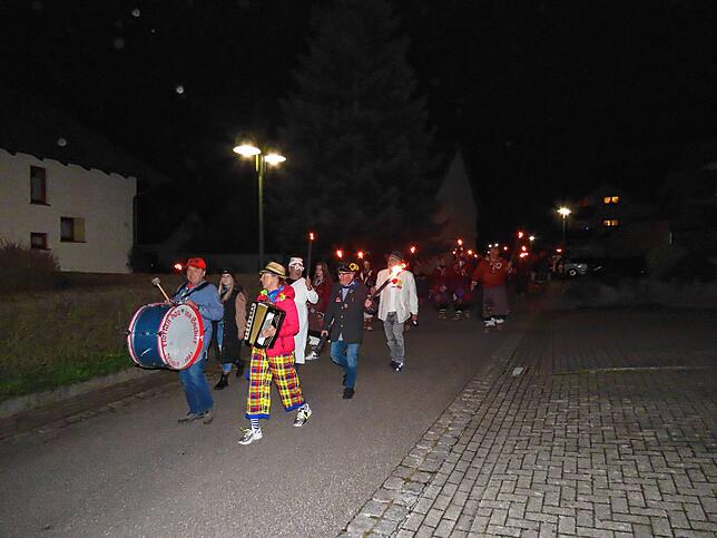 Das Öflinger Zunftabendgremium, angeführt von Kathrin Keser am Akkordeon und Peter Staudenmayer an der Pauke, zogen kurzweilig am ...