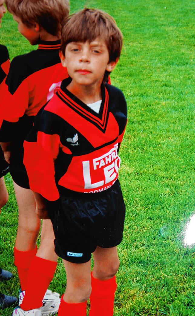 Denis Reuthebuch als junger Nachwuchskicker – natürlich im Trikot des FC Bodman-Ludwigshafen.