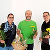 Thomas Weik bekommt von den Beraterinnen Simone Moosmann (von links) und Diana Grießhaber für seinen Vortrag einen Geschenkkorb. Alle ...