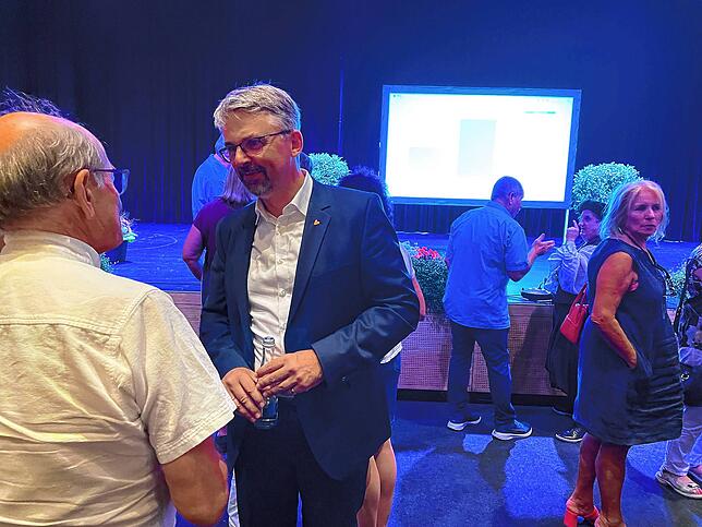 Bild 10: Martin Gruner gewinnt OB-Wahl – In der Stadthalle wird gefeiert