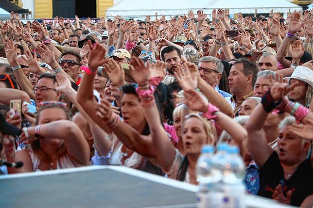 Bild 11: Andreas Gabalier rockt den Schlossgarten in Salem
