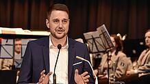 Bürgermeister Patrick Haas hält seine erste Neujahrsansprache in der Hüfinger Stadthalle.