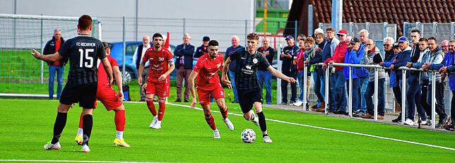 Bild 2: FC Hochrhein gewinnt das Derby beim SV Jestetten mit 3:1 &ndash; und wir haben Bilder!