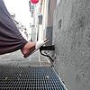 Auch in der Wallstraße von Waldshut findet sich ein eiserner Helfer zur Reinigung des Schuhwerks.