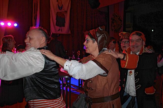 Bild 23: Feiern bis spät in die Nacht beim Hänseleball in Stockach