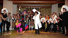 Die Akteure der Frauenfasnacht im voll besetzten Geisinger Pfarrheim präsentierten ein hervorragendes Programm. Zum Schluss gab es ...