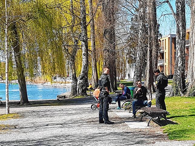 Ein Polizeieinsatz am Sonntag. Der Mann hatte nicht gegen die Corona-Verordnung verstoßen – aber die Beamten fotografiert. ...