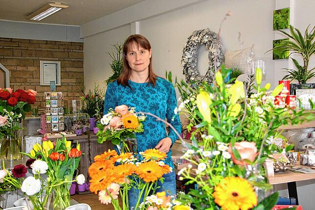 Mirjam Gralke im Geschäft „Blumen Handwerk“ hofft auf die Kundschaft nach ihrer Wiedereröfffnung.