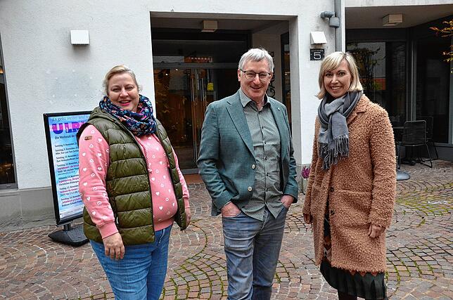 Barbara Bücken, Claudius Beck und Saskia Friedrich-Rother, hier im November 2024, halten den Betrieb im Ulrich 5 am Laufen.