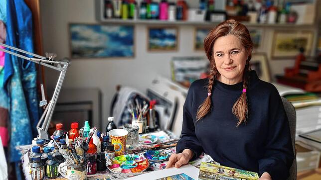 Die Illustratorin Susanne Smajic bei der Arbeit.
