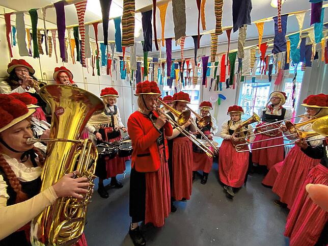 So viel Schönheit geballt in einem Raum: Die Holzhauermusik als Schwarzwaldmaries.