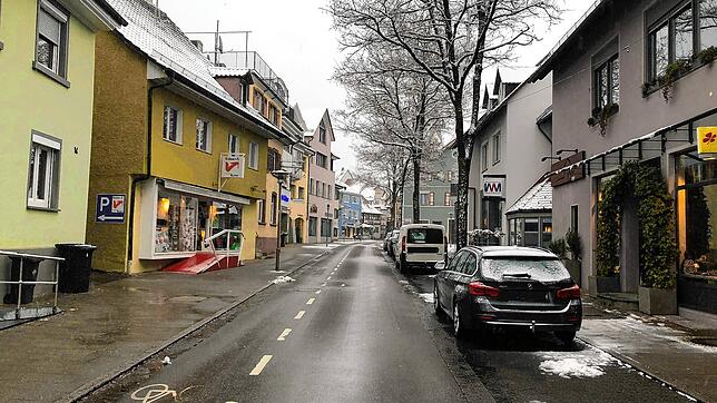 Die Läden in Markdorf, so wie hier in der Hauptstraße, bleiben weiterhin geschlossen.
