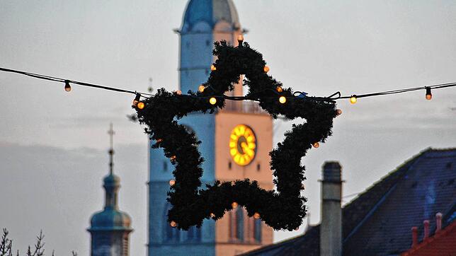 Trotz Energiekrise: Die Weihnachtsbeleuchtung in der Überlinger Innenstadt soll auch diesen Winter leuchten.