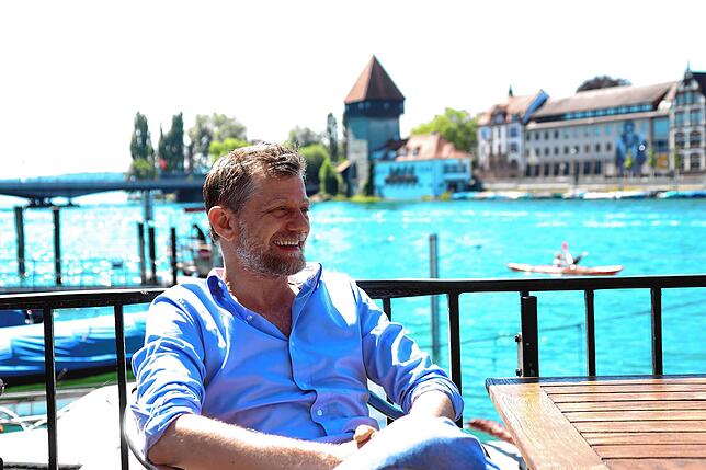 Andreas Guenther im Sommer 2019 auf der Konstanzer &bdquo;Rheinterrasse&ldquo;.