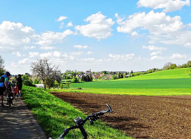 Blick nach Öfingen, das Sonnendorf von Schwarzwald und Baar.