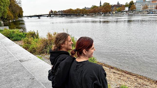 Die Freundinnen Nina Kirchgäßner und Leona Kling sind jetzt dick eingepackt. Aber ein paar Minuten zuvor haben die zwei 26-Jährigen ein ...