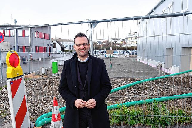 Bürgermeister Johannes Henne hofft, dass in Immenstaad zur Wintersaison 27/28 zwei Hallen zur Verfügung stehen.