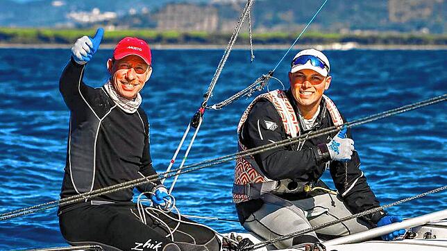 Der Überlinger Skipper Hubert Merkelbach (links) und sein Skipper Kilian Weise wurden bei der Starboot-Weltmeisterschaft im ...