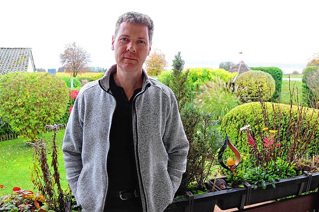 Heiko Mantzsch auf der Terrasse seines Hauses in Stetten.