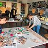 In einer konzertierten Aktion stellten Lehrerinnen und Erzieherinnen 200 Schutzmasken für das Altenheim her.