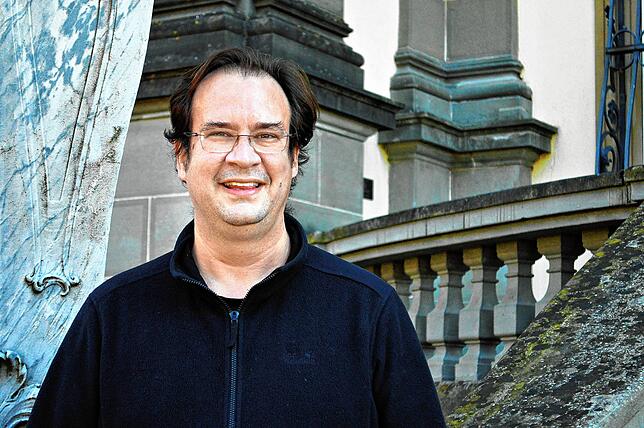 Jahrelang arbeitete Andres Phillips in der Immobilienbranche. Nun lässt er sich zum Pfleger umschulen.