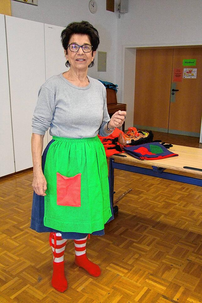 Bild 4: Von Hexentaufe und Konfettibad: Grundschüler erfahren von den Narren alles über die Fasnacht