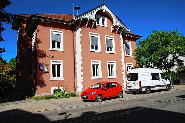 Im Grießener Rathaus wurde das erste Geschoss zu einer großzügigen, modernen Arztpraxis umgebaut. Zwei Mediziner sowie sieben ...