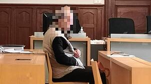 Der Angeklagte beim Berufungsprozess vor dem Landgericht Rottweil: Eine von ihm illegal verkaufte Kugelbombe hatte den jungen Käufer ...