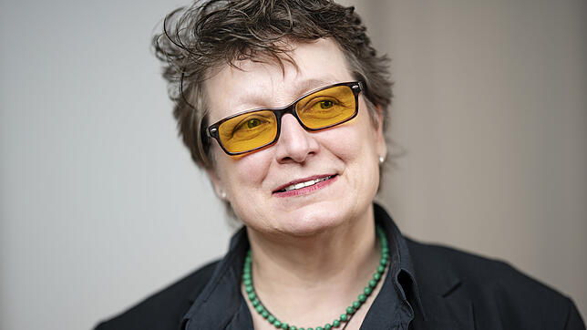 Karin Becker, 52, ist seit dieser Spielzeit Intendantin des Konstanzer Stadttheaters. Zuvor war sie nach Stationen in Wien, Stuttgart ...