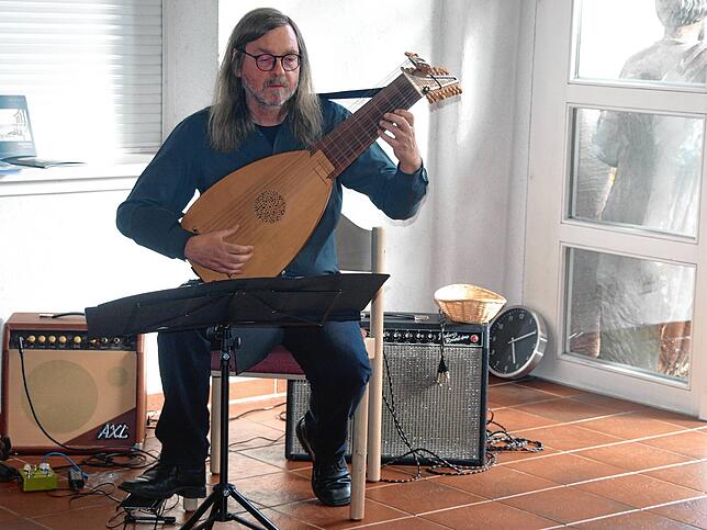 Wolfgang Daiss spielte auf der Leier.