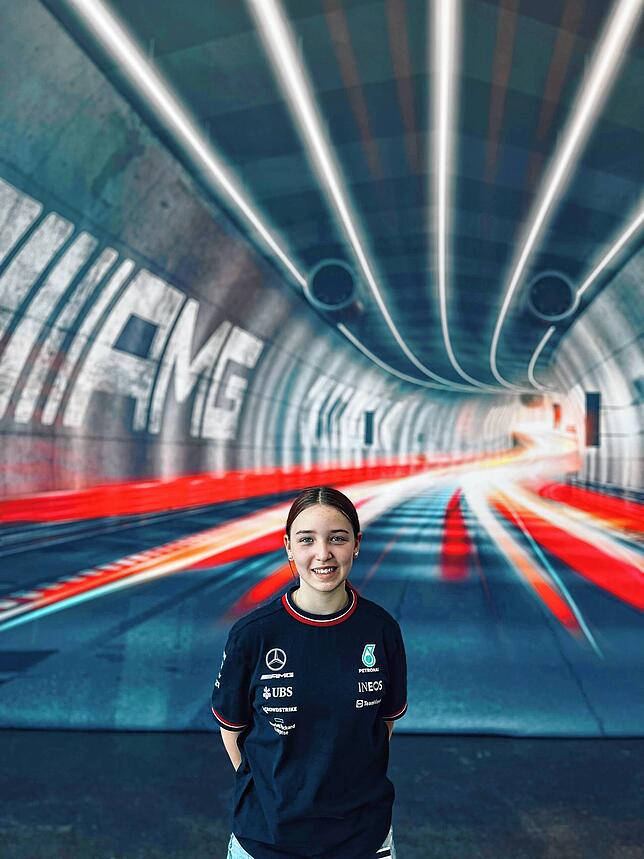 Die Tochter der Lindenwirts, Clara Kerber, durfte einen Tag bei AMG einen Blick in das Herz der Männerdomäne in der Automobilbranche werfen.