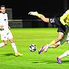 Am Dienstag stand Mokhtar Boulachab (Mitte) noch gegen die SG Barockstadt auf dem Platz. Gegen die Stuttgarter Kickers droht die Nummer ...