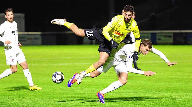 Am Dienstag stand Mokhtar Boulachab (Mitte) noch gegen die SG Barockstadt auf dem Platz. Gegen die Stuttgarter Kickers droht die Nummer ...