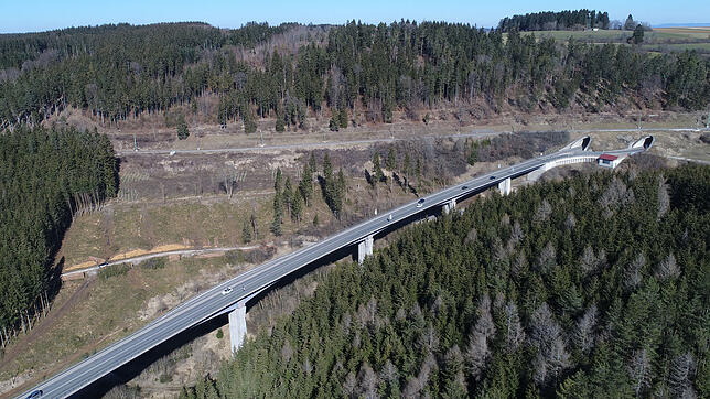 Die Stadt Bräunlingen befürwortet den Bau einer zweiten Brücke über das Gauchachtal parallel zum schon vorhandenen Bauwerk. Das hat sie ...