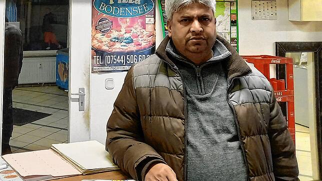 Steht am Tag nach dem Verbrechen noch unter Schock: Mohammed Saleem, Inhaber des Pizza-Lieferservice am Stadtgraben, konnte gemeinsam ...
