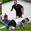 Kein Spaziergang: Jan Körner (links, gegen Aaron Vogt) und der SV Buch hatten einiges zu tun, bis der 2:1-Erfolg bei der bunt ...