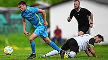 Kein Spaziergang: Jan Körner (links, gegen Aaron Vogt) und der SV Buch hatten einiges zu tun, bis der 2:1-Erfolg bei der bunt ...