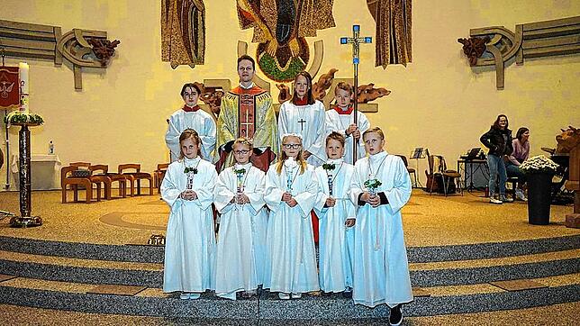 Die Erstkommunionkinder aus VS-Rietheim feierten in St. Fidelis in VS-Villingen, da wegen der Corona-Bestimmungen die heimische Kirche ...
