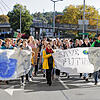 Der Protestzug ist Richtung Bickentor unterwegs.