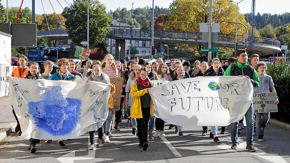 Der Protestzug ist Richtung Bickentor unterwegs.