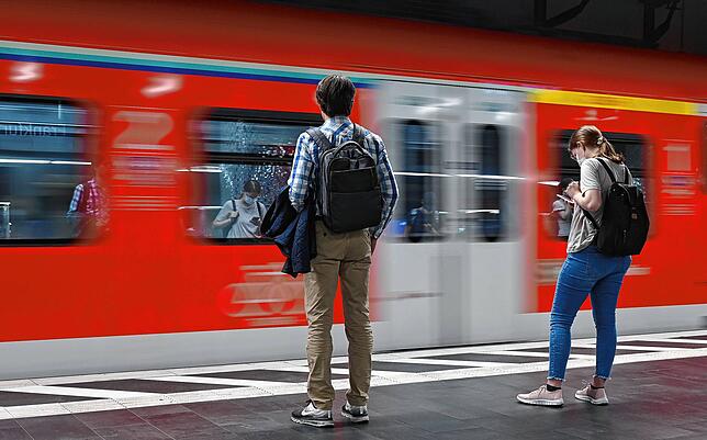 Bild 1: Bürgergeld, Rentenerhöhung, 49-Euro-Ticket: Das ändert sich 2023