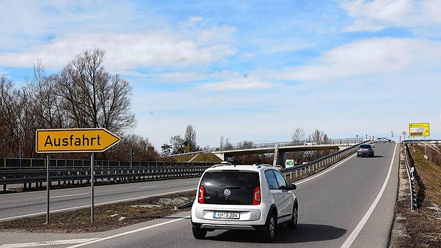 Diese Auffahrt auf die Brücke wird monatelang gesperrt. Autofahrer müssen so lange einen Umweg in Kauf nehmen.