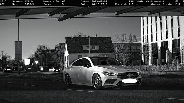 Krasse Blitzerfotos aus Konstanz, Teil 1: Ein und derselbe Autofahrer wurde auf der Reichenaustraße innerhalb von weniger als zwei ...