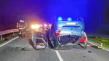 Bei Unfall auf der B313 zwischen Hoppetenzell und Zizenhausen hat sich am Karsamstagabend ein Auto überschlagen.