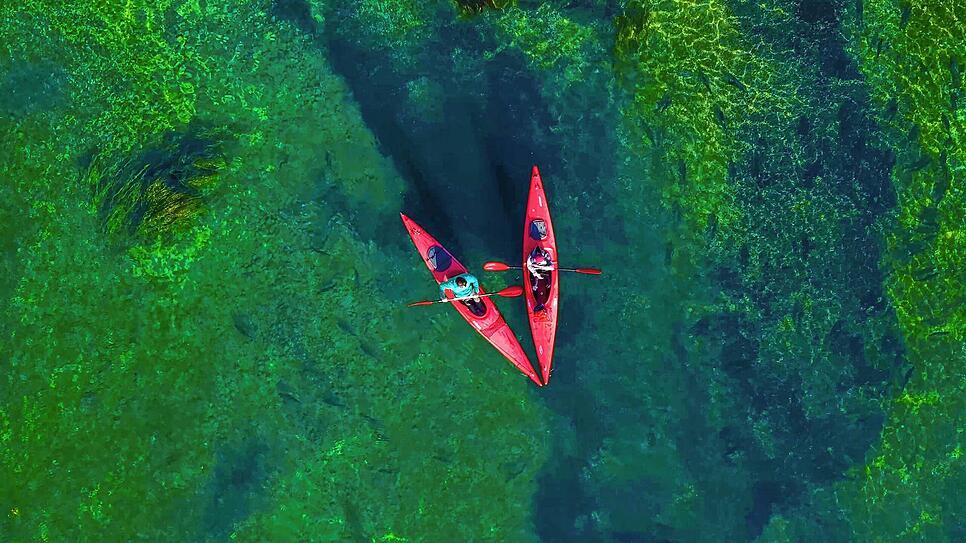 Zwei Paddler auf dem Bodensee im Konstanzer Trichter.
