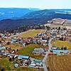 Brenden aus der Luft: Zum Dorf gehören auch der Schlosshof, die Inneren Höfe und Äußeren Höfe, die im Außenbereich liegen. Das Foto ...
