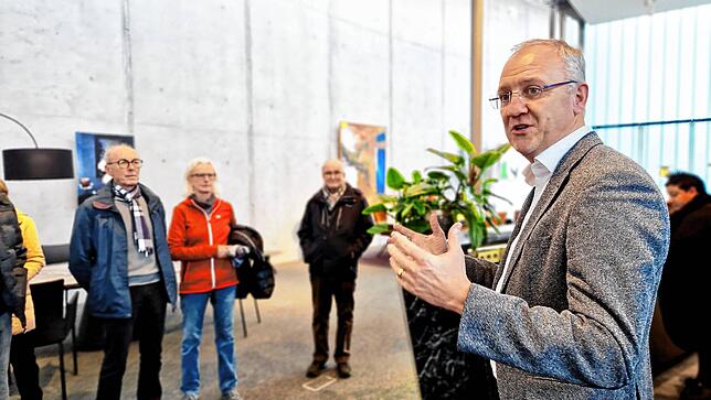 Firmenchef Patric Draenert begrüßt die Gäste beim Event „Der SÜDKURIER öffnet Türen“.