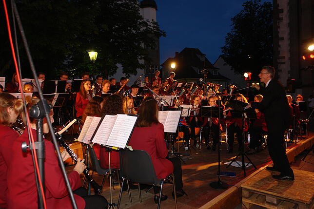 Das Galakonzert des Jugendblasorchesters war wieder ein ganz besonderer Abend. Über 700 Zuhörer kamen, um mit Musikgenuss ins ...