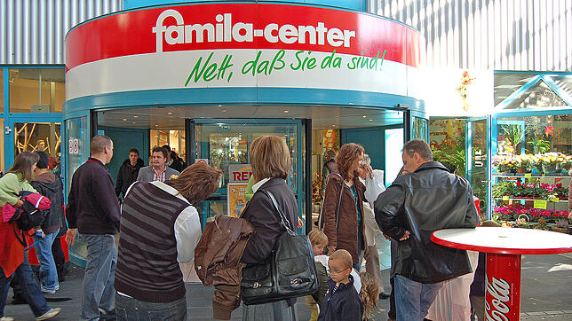 Das Famila-Center &ndash; unser Foto stammt aus dem Jahr 2008 &ndash; wurde vor 45 Jahren eröffnet. Die Ansiedlung des Einkaufscenters ...