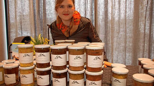 Einmalverpackungen fürs Essen zum Mitnehmen: Erika Pelz verkauft Essen seit neuestem in Gläsern, Olaf Hesse vom &bdquo;Kaiser&ldquo; ...